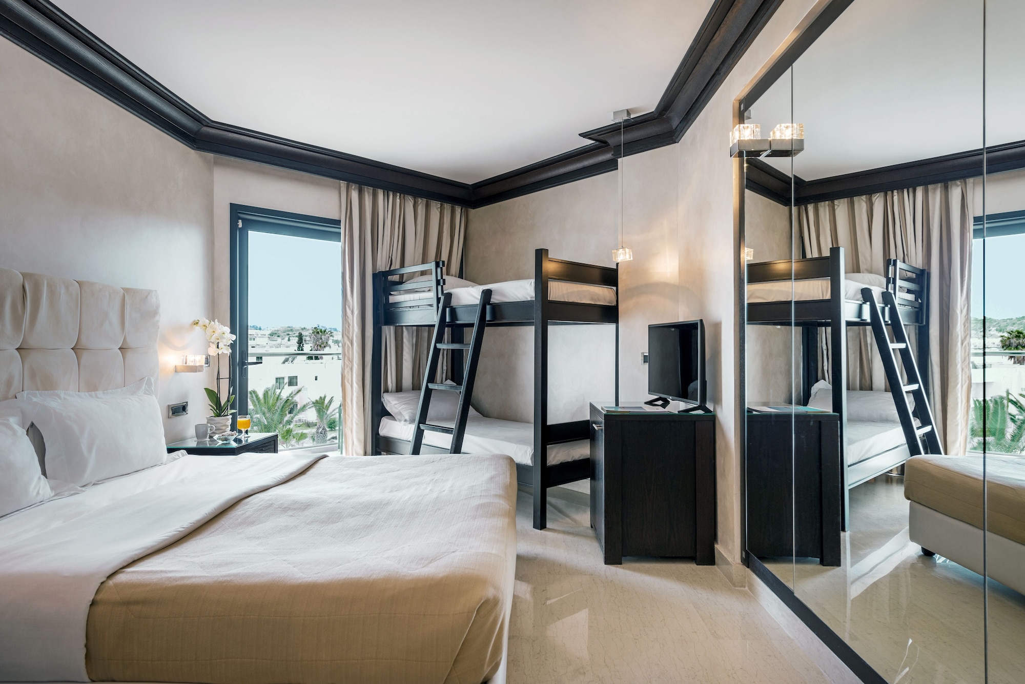 ROOM, QUADRUPLE, LAND VIEW