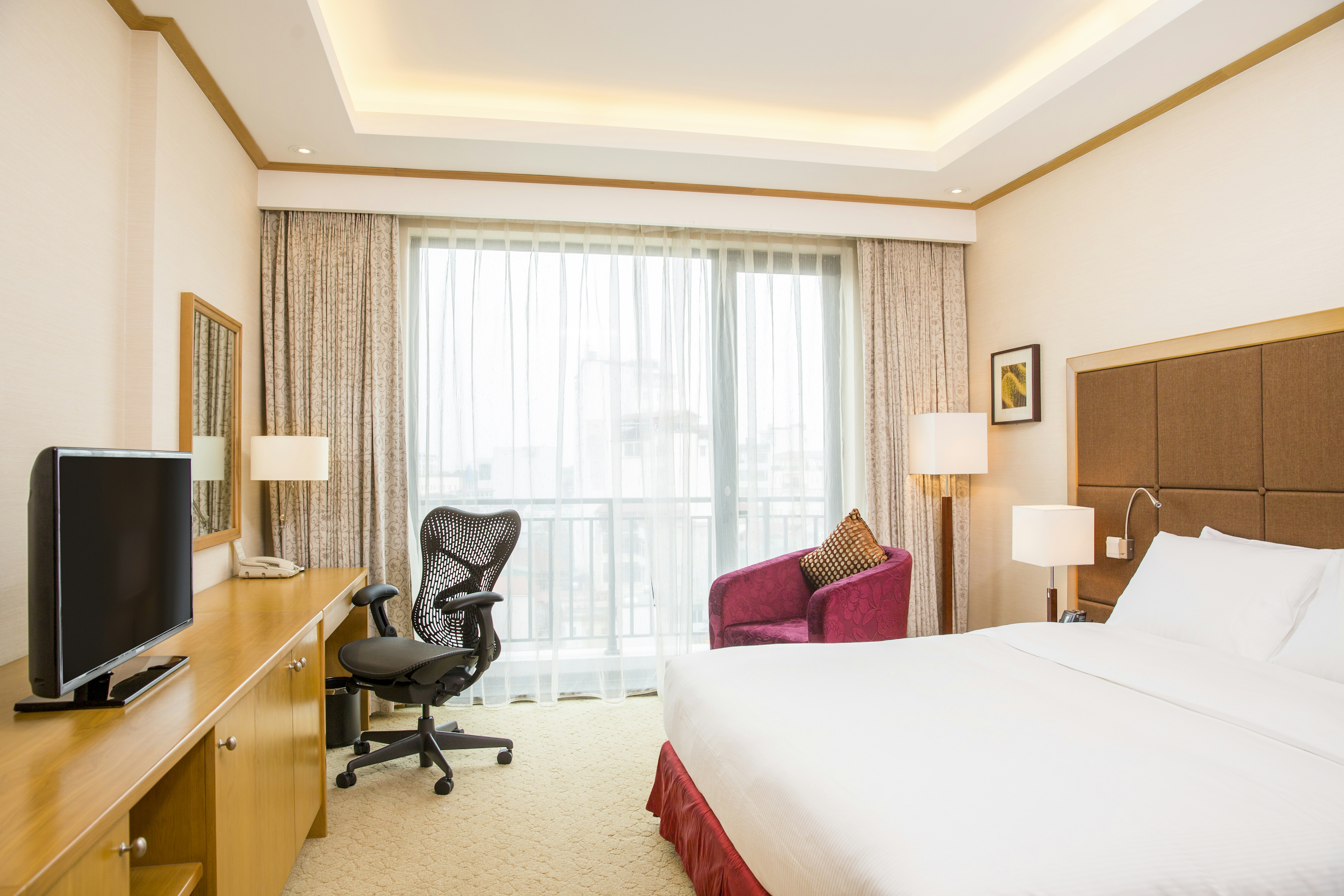 ROOM, KING BED