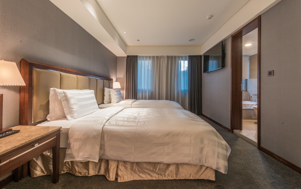 DELUXE, TWIN BEDS