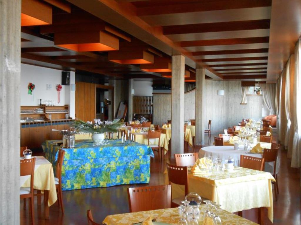 Hotel Vittoria 10/25