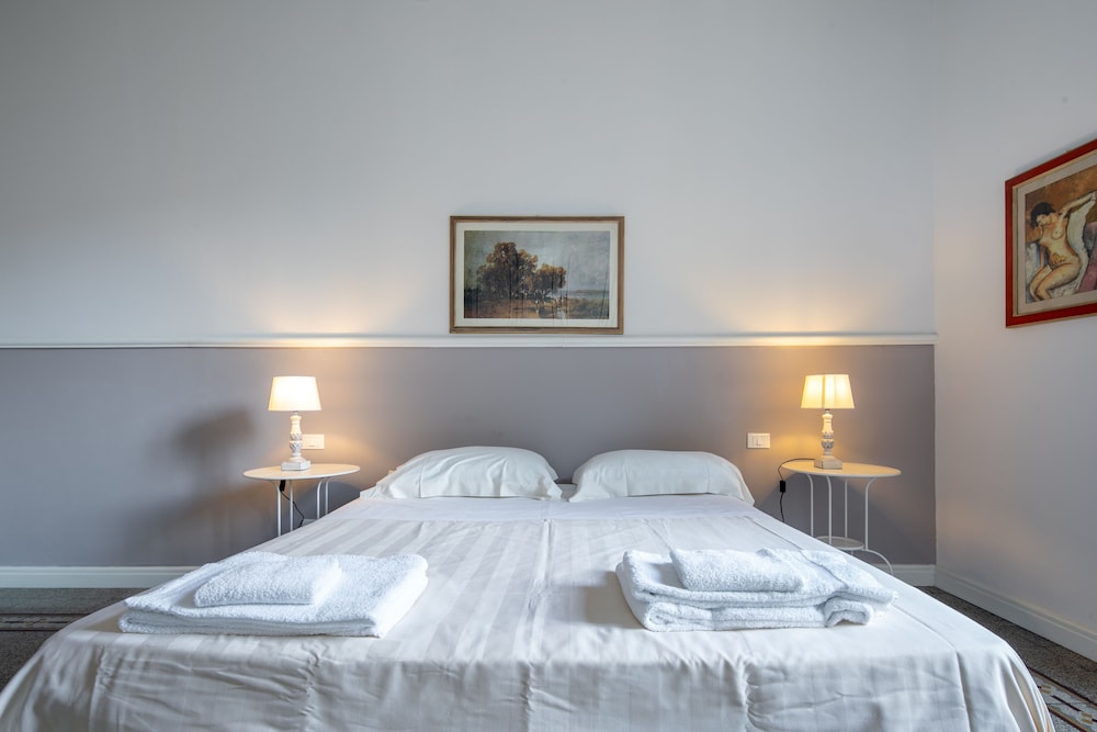Santa Maria Novella 4 Bedrooms 8/23