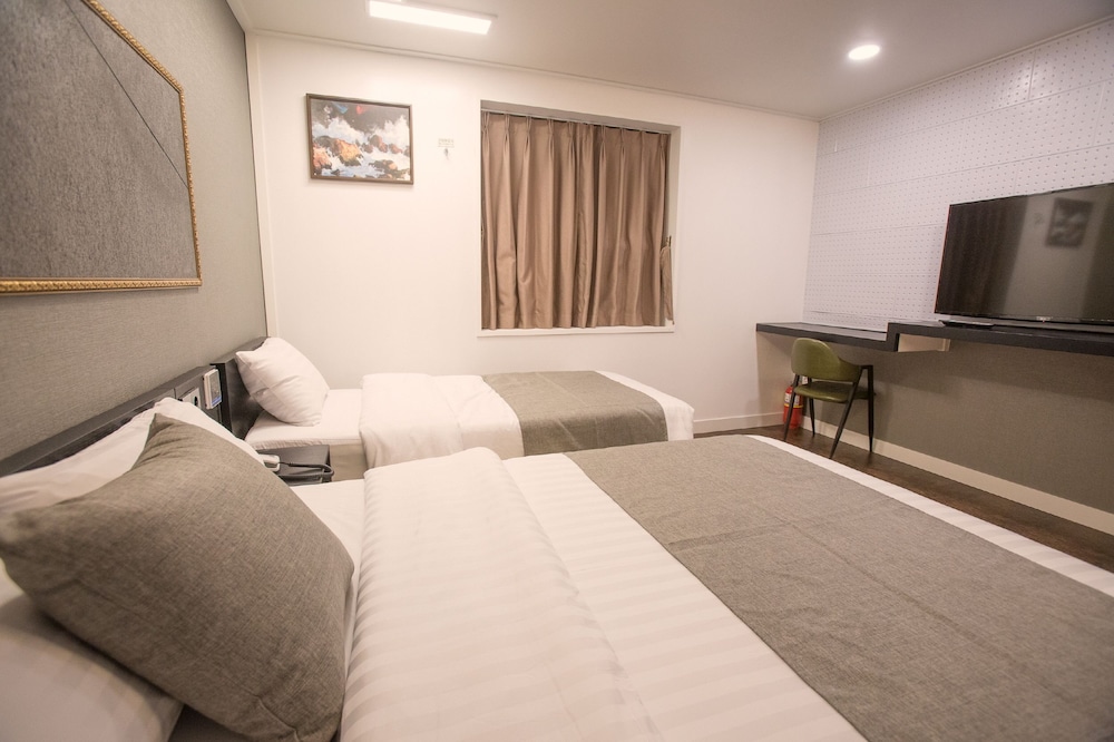 DELUXE, TWIN BEDS