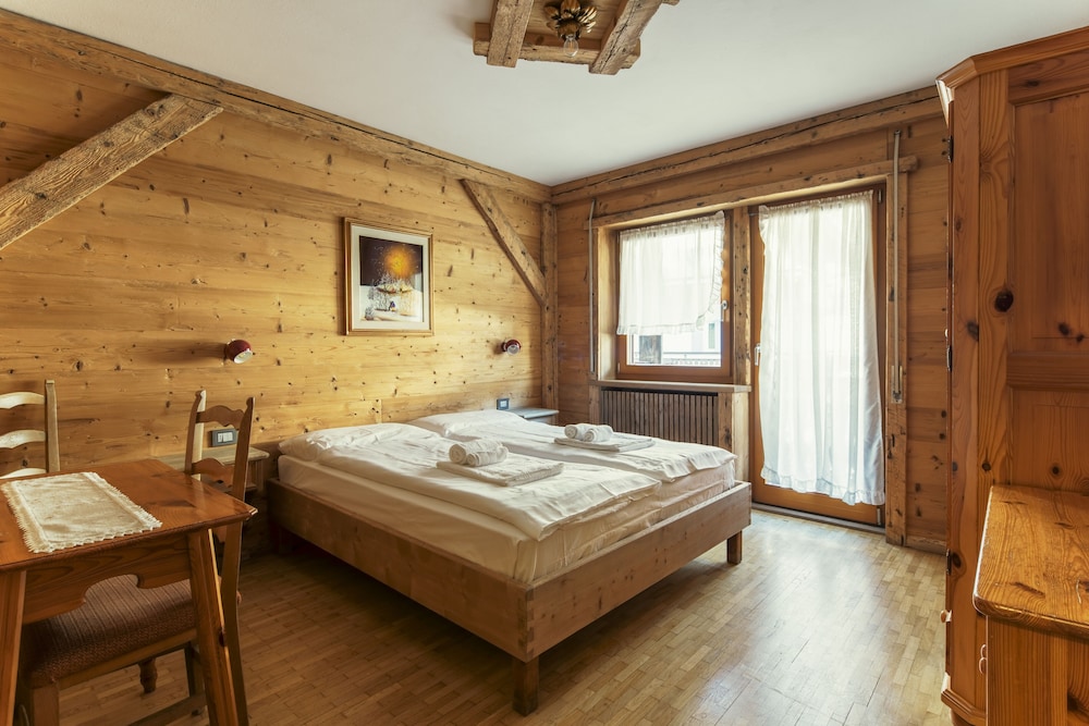 ROOM, DOUBLE BED, BALCONY