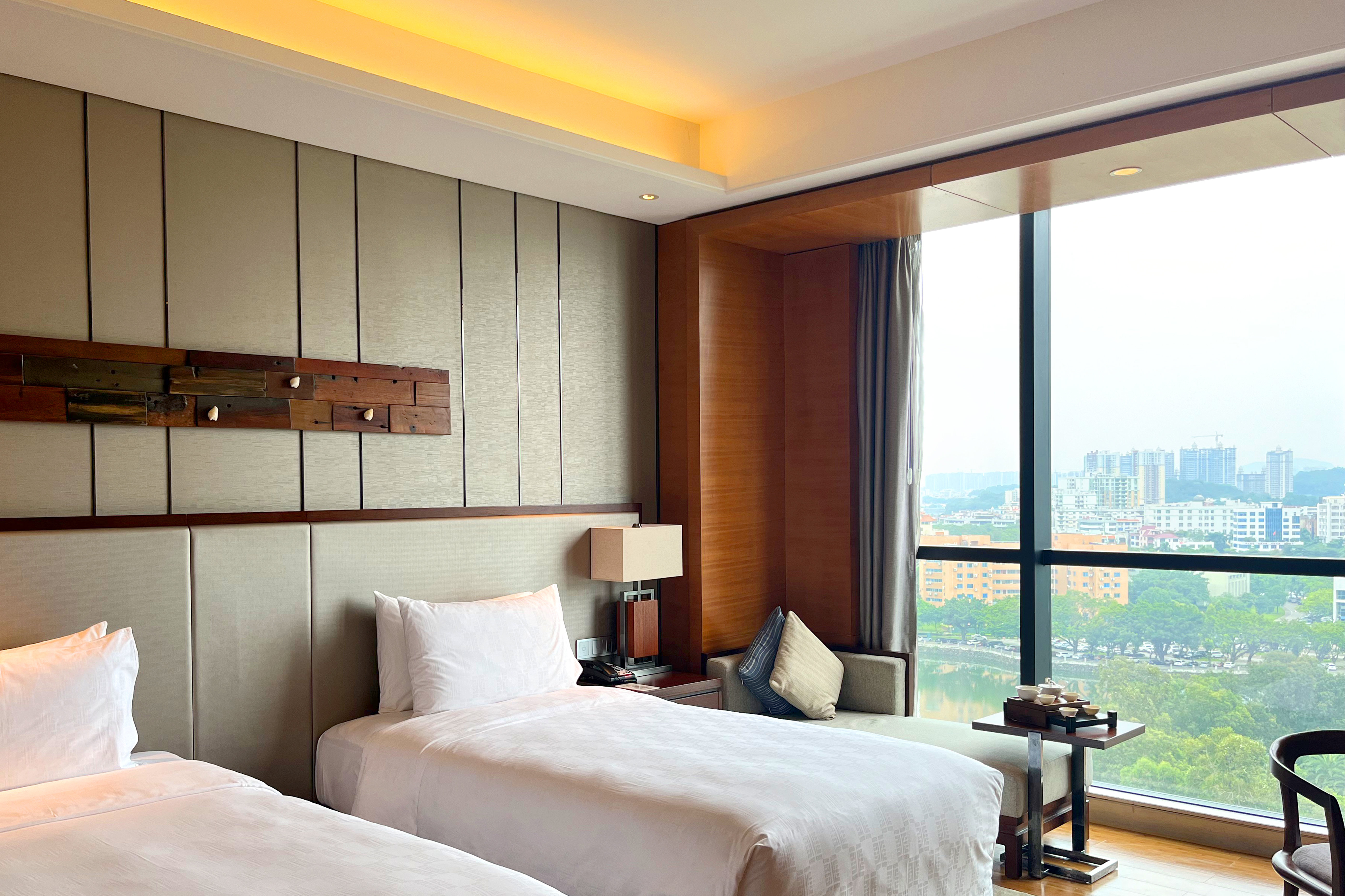 HUALUXE YANGJIANG CITY CENTER 26/79