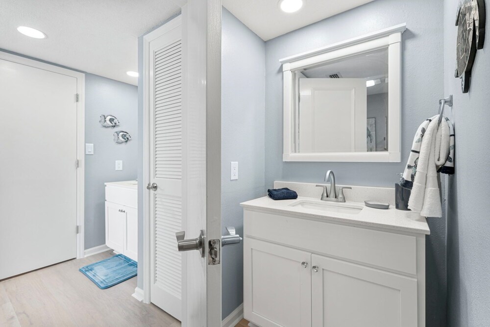 2 Bedrooms, Condo, 2 Double Beds, King Bed, Bunk Bed, Beach Front, 2 Bathrooms، Sandpiper Beacon Beach Resort 4/6