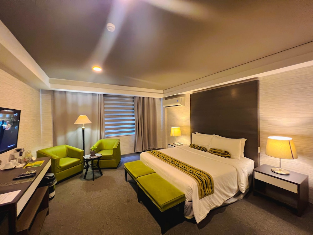88 Courtyard Hotel 18/52