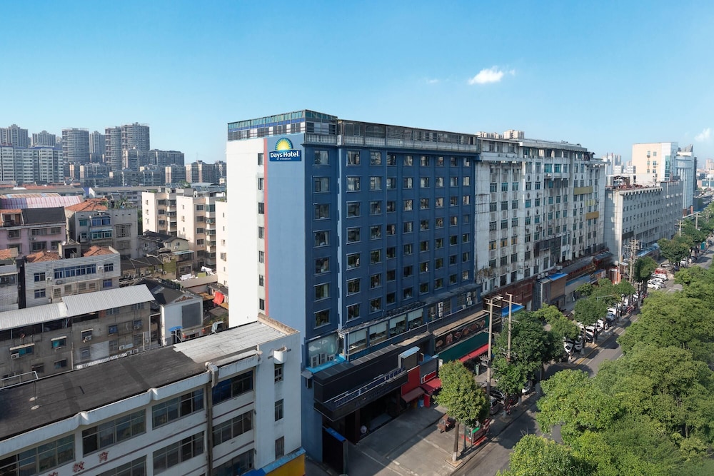 Days Inn by Wyndham Yueyang Train Station 7/56