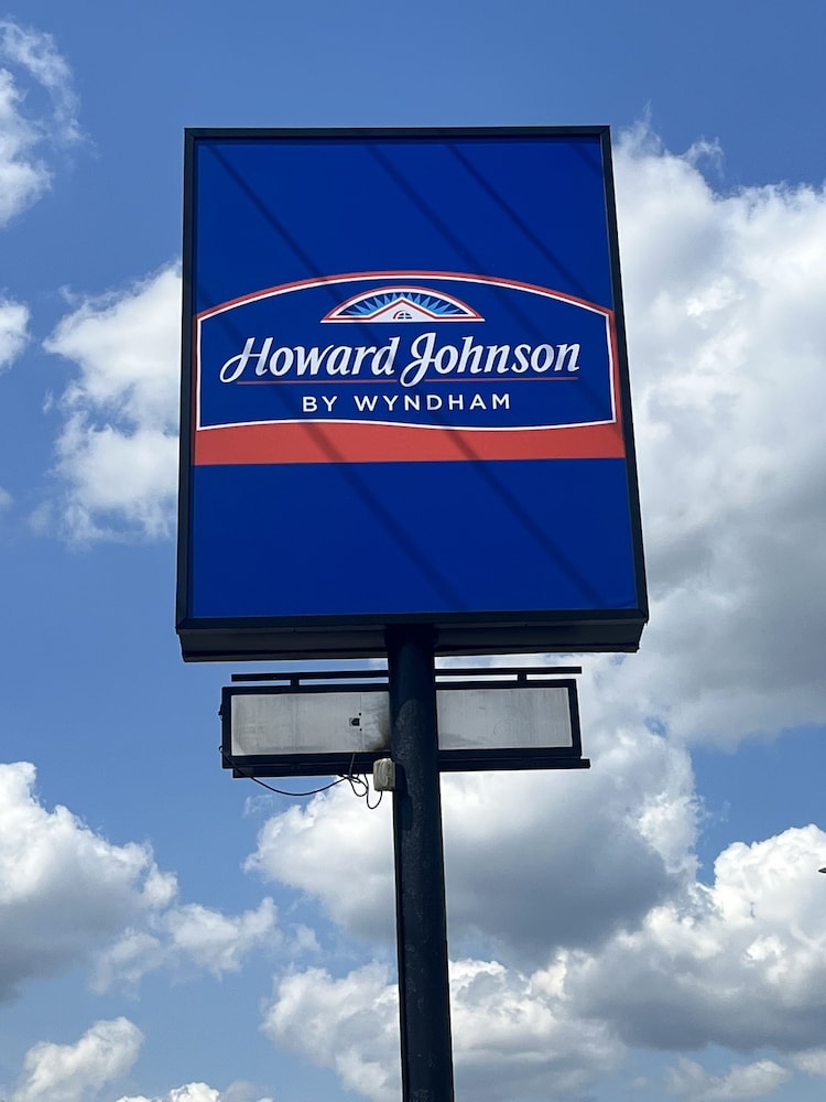 Howard Johnson by Wyndham Clarksville Tennessee 2/45