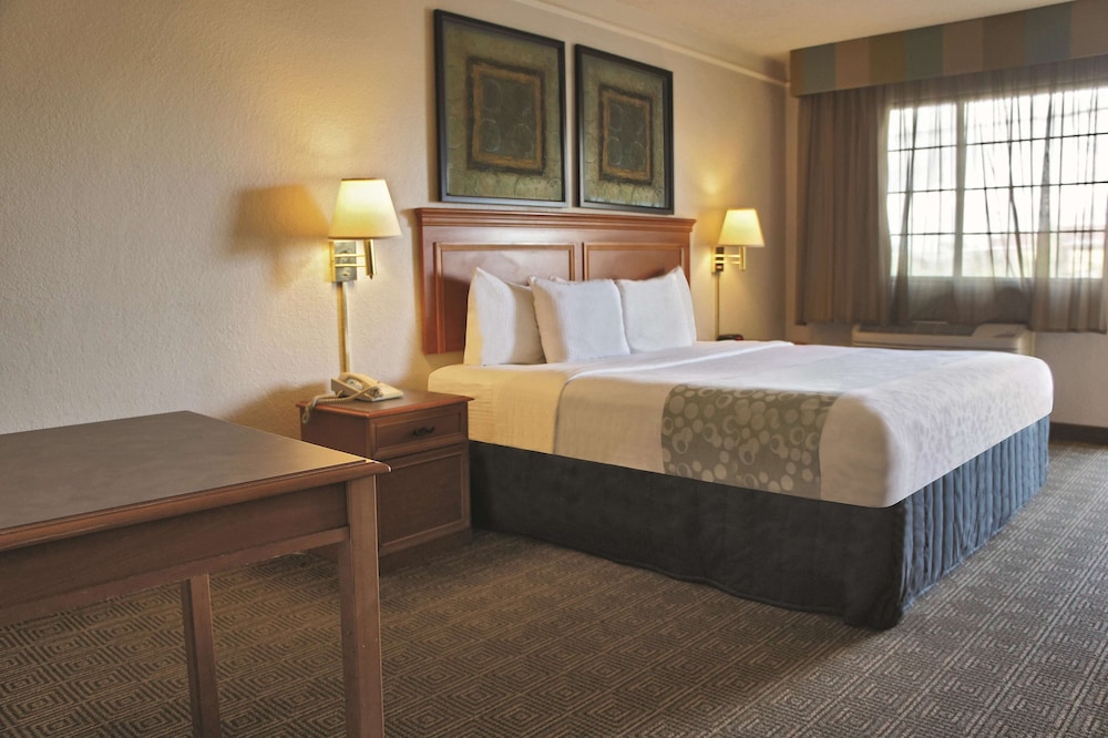 Room at La Quinta Inn by Wyndham Albuquerque Airport, ALBUQUERQUE - NM