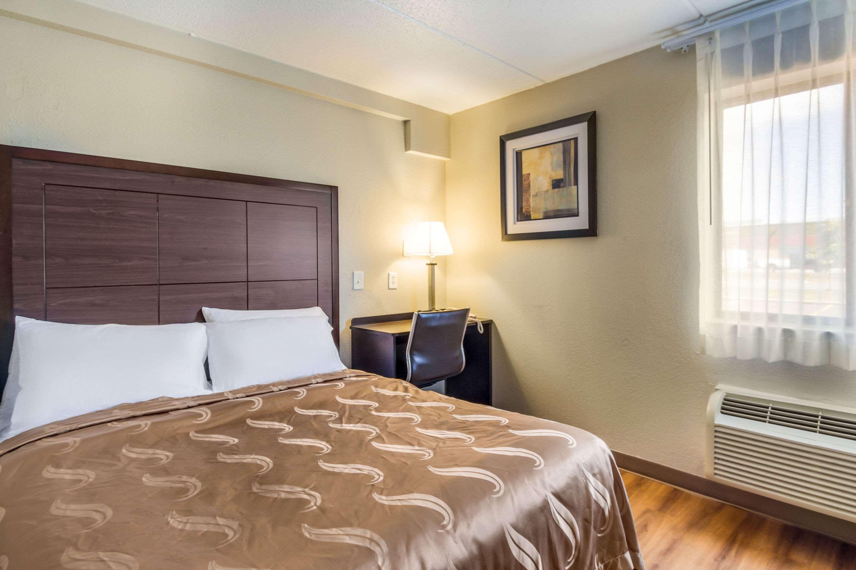 ROOM, QUEEN BED, ACCESSIBLE