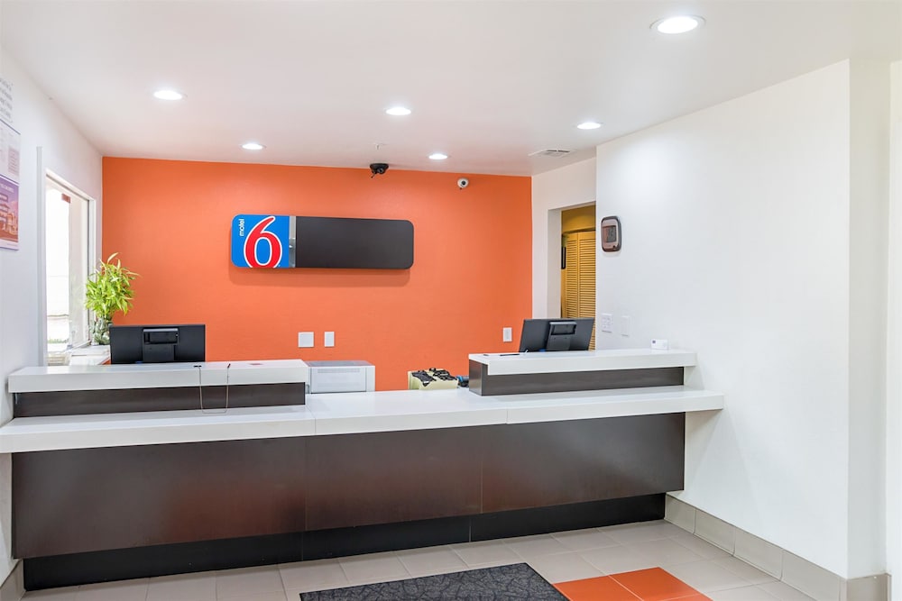 Lobby at Motel6 Grand Prairie, TX - Near Six Flags Drive, GRAND PRAIRIE - TX