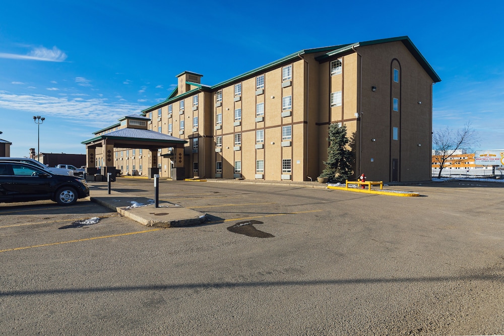 Service Plus Inn and Suites - Grande Prairie 56/62