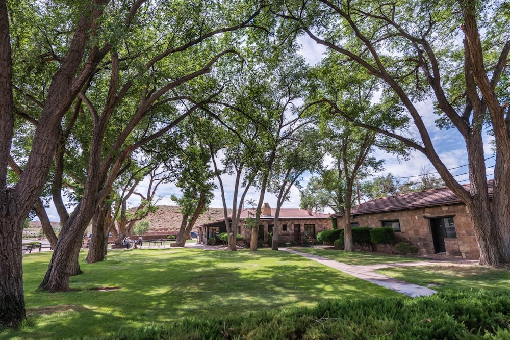 Thunderbird Lodge 36/48