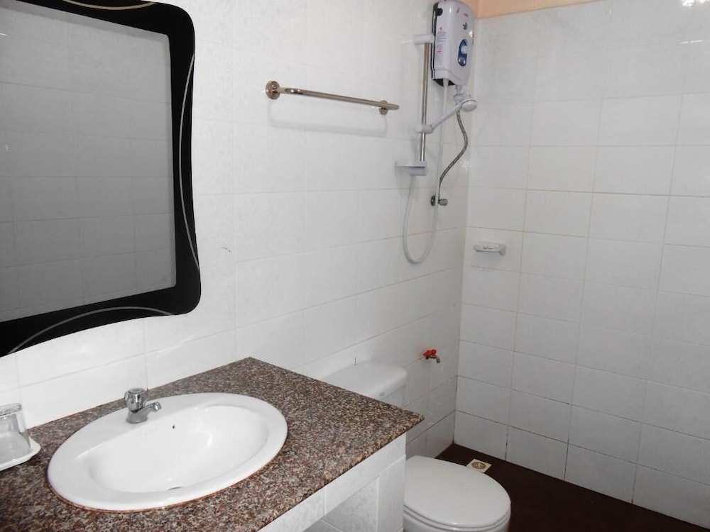 Chaleunehoung Hotel 17/19