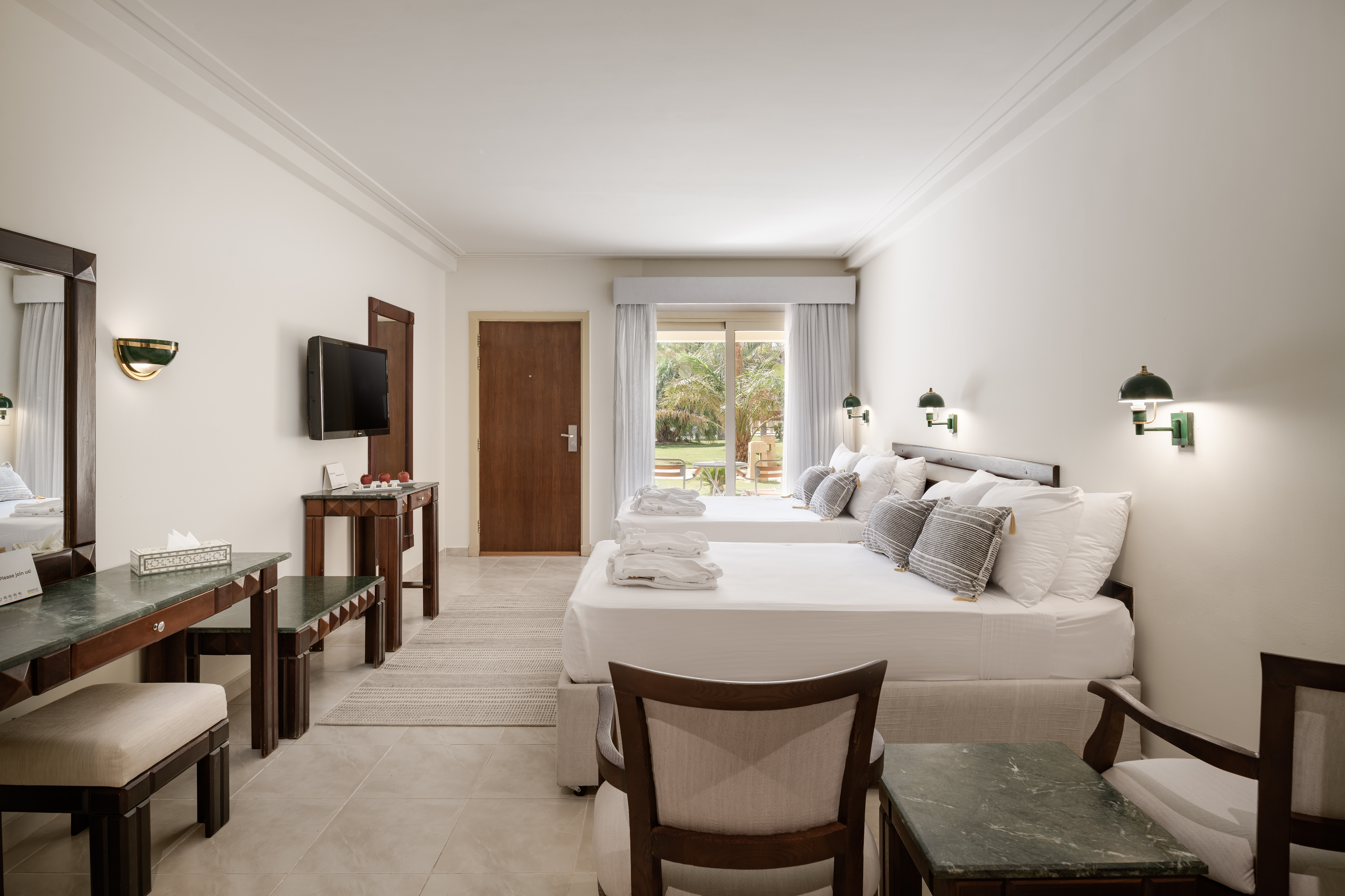 Deluxe, Family, Queen Bed