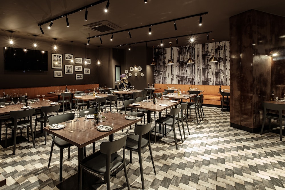 115 The Strand Hotel And Suites 30/49