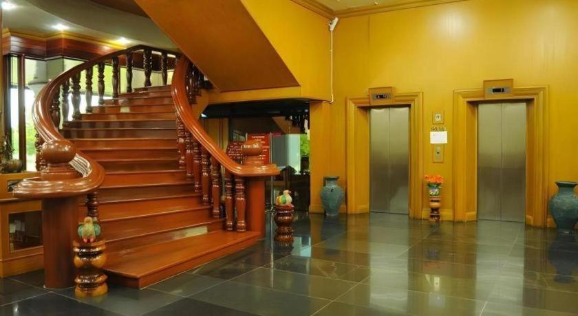 Pathumthani Place Hotel 11/34
