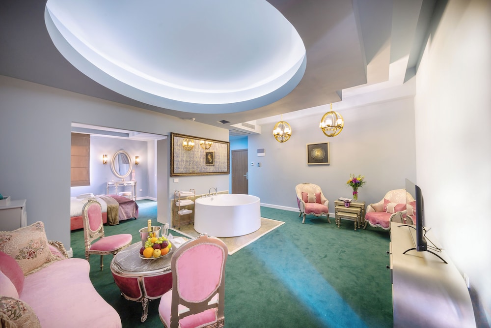 Phoenicia Comfort Hotel 43/51