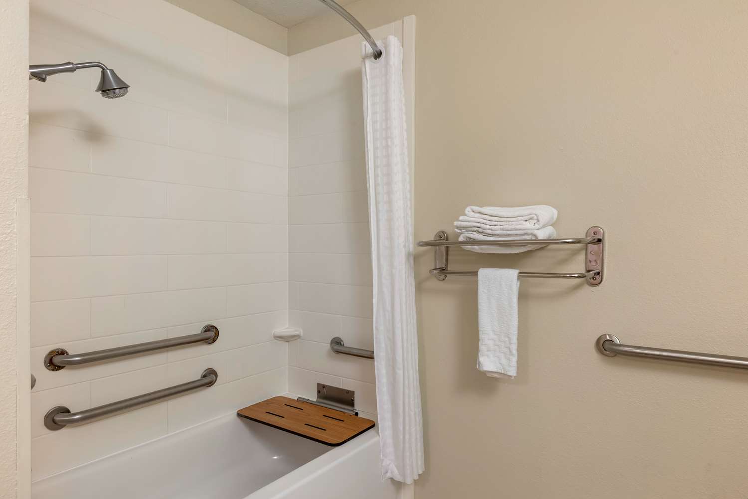 Suite, King Bed, Sofa, Bathtub, Accessible, Best Western Plus Omaha Airport Inn 3/3