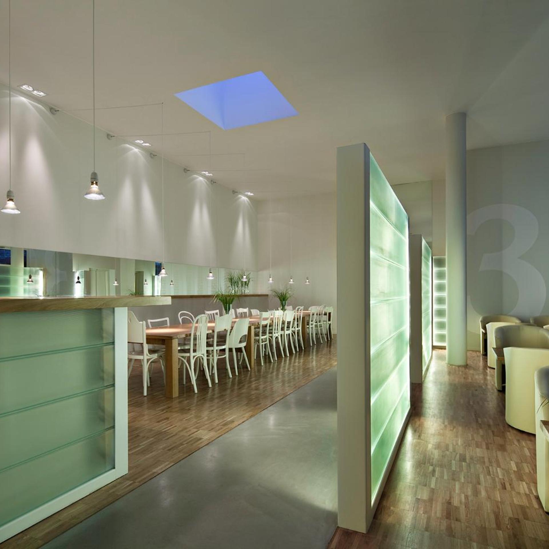 Hotel 38 26/49