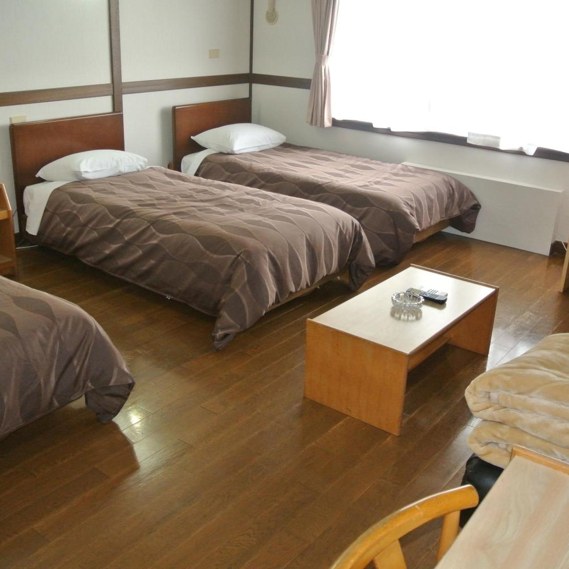 ROOM, TRIPLE