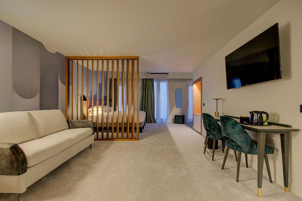 Alex Hotel 48/58