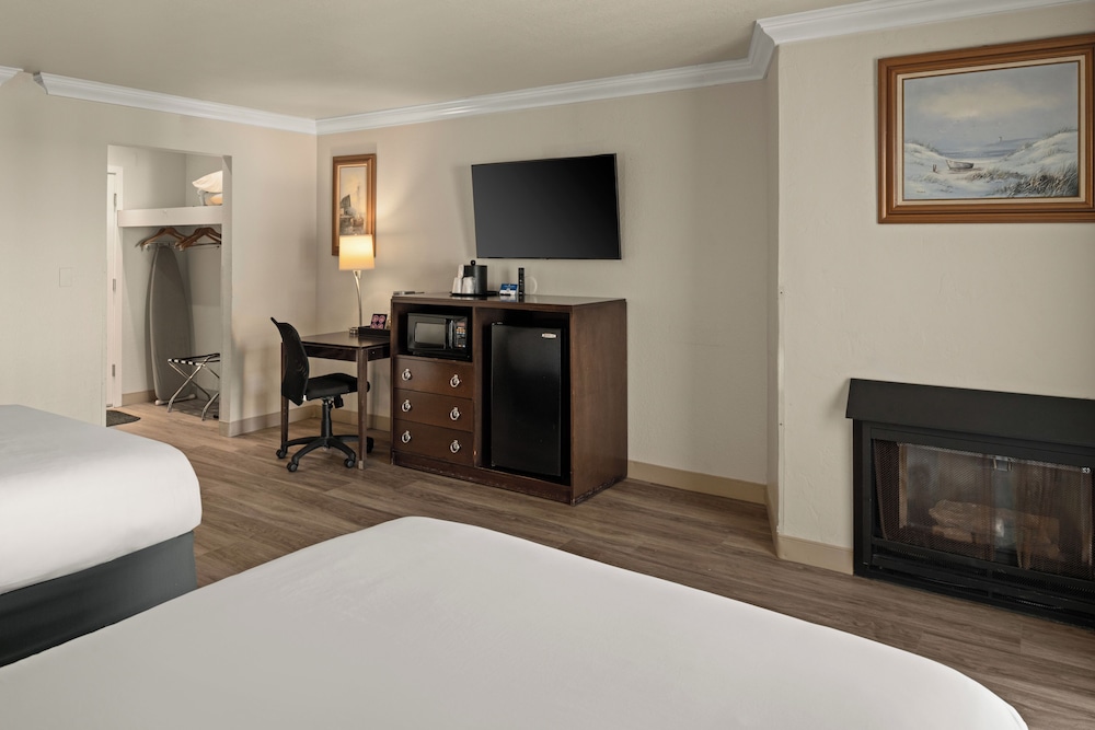 Cannery Row Inn 57/69