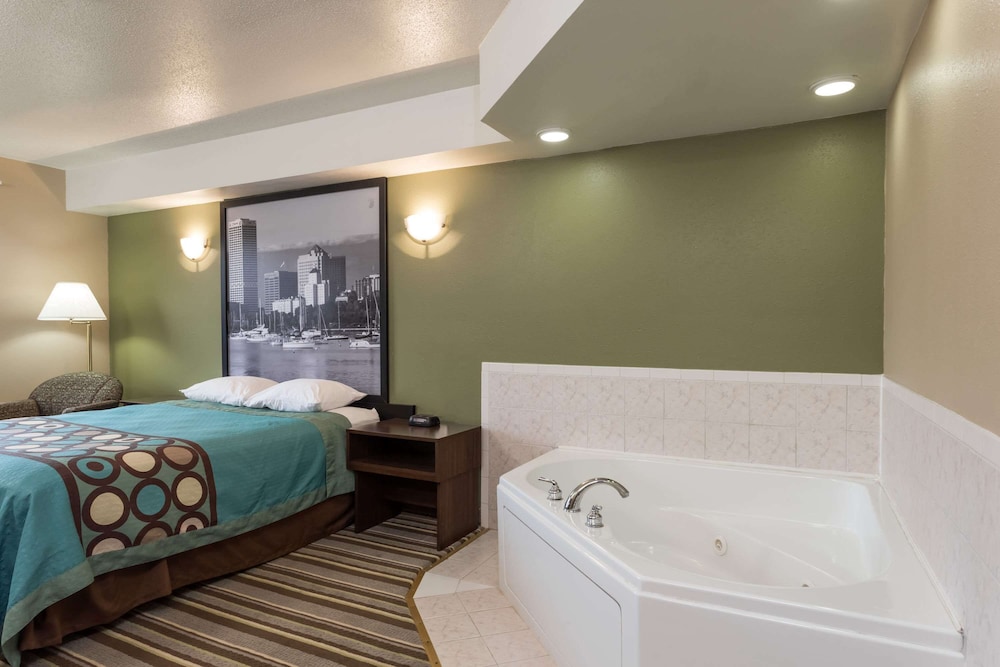Super 8 By Wyndham Germantown/Milwaukee 15/41