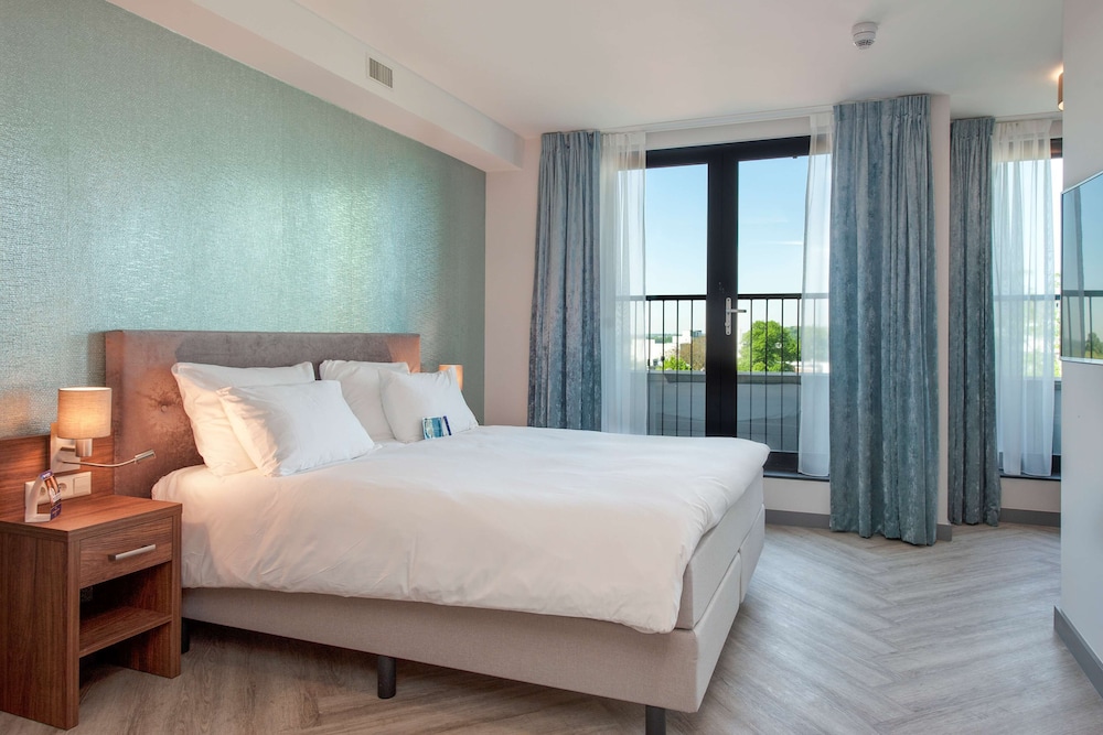 Fabulous, Superior, King Bed