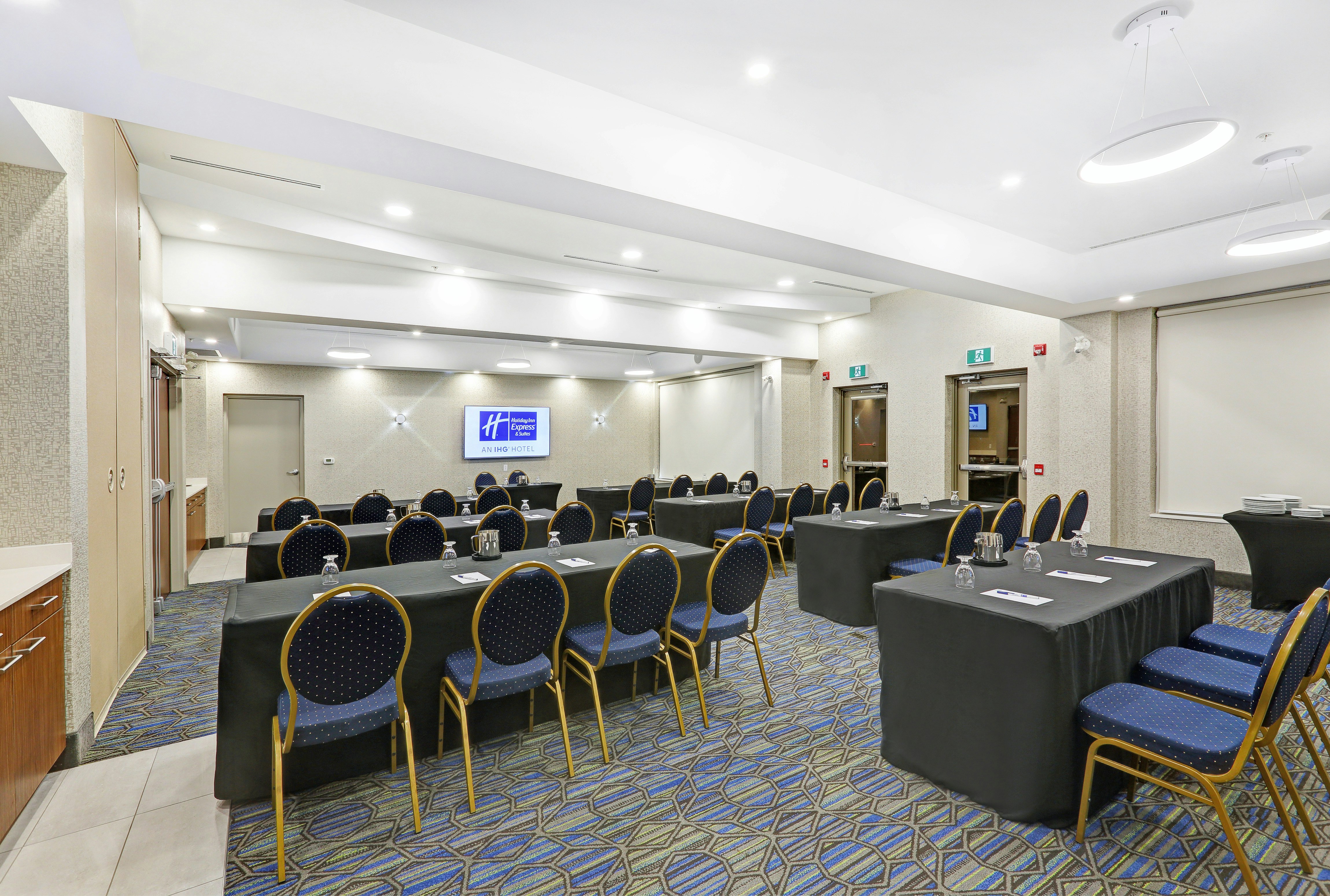Holiday Inn Express Hotel Suites Woodstock South 61/67