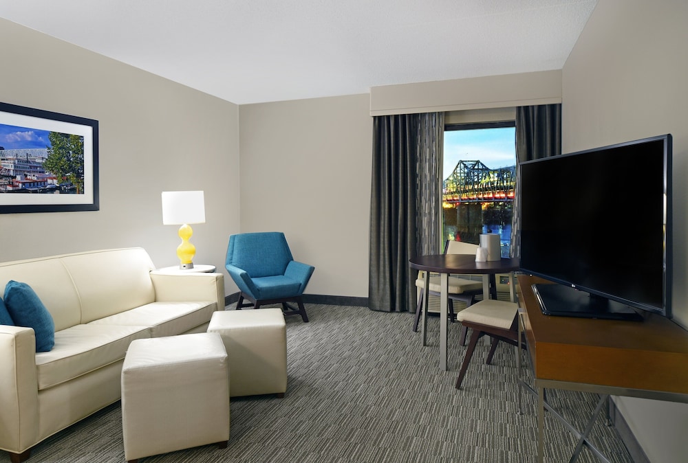 Holiday Inn Express and Suites Cincinnati Riverfront, an IHG Hotel 41/64