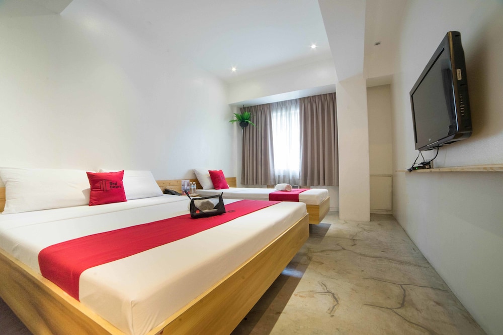 Reddoorz Plus Boni Avenue Mandaluyong 8/26