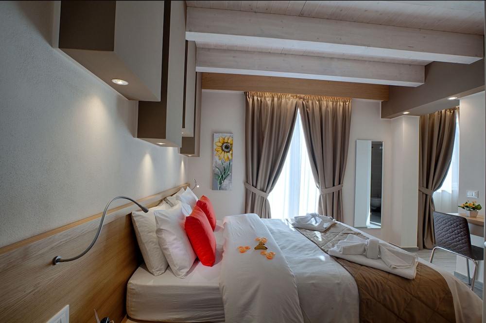 Hospitality Hotel 41/57