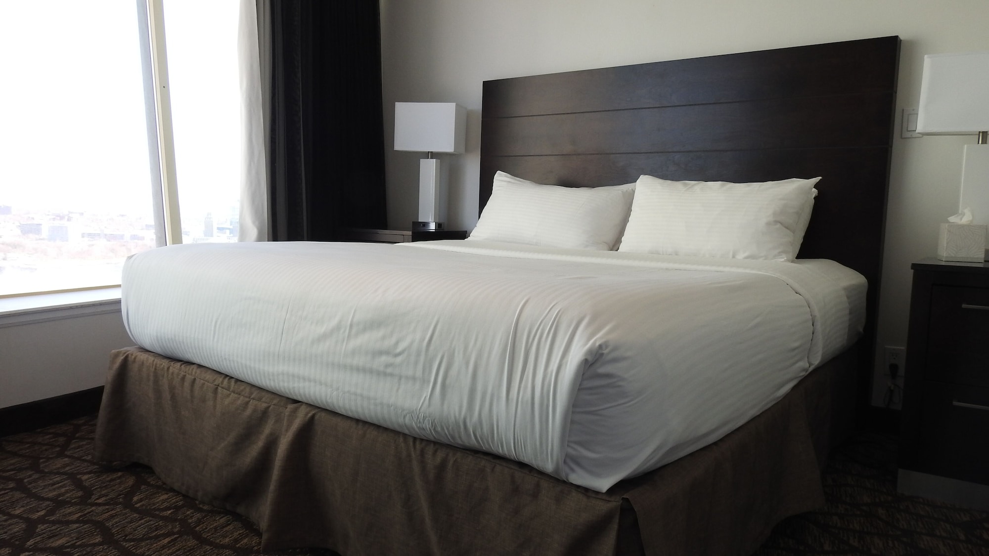ROOM, FULL FALLS VIEW