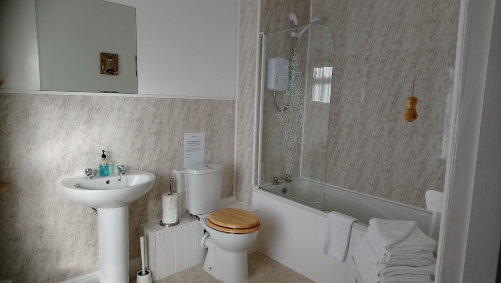 Harbourlight Guest House 37/41