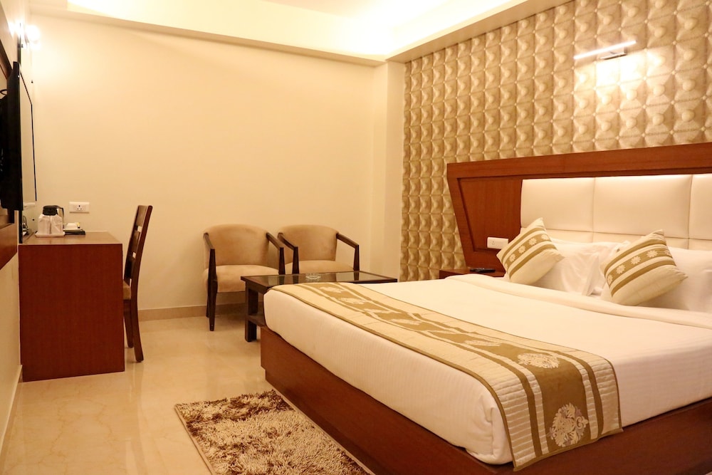 Hotel Varanasi Inn 12/33