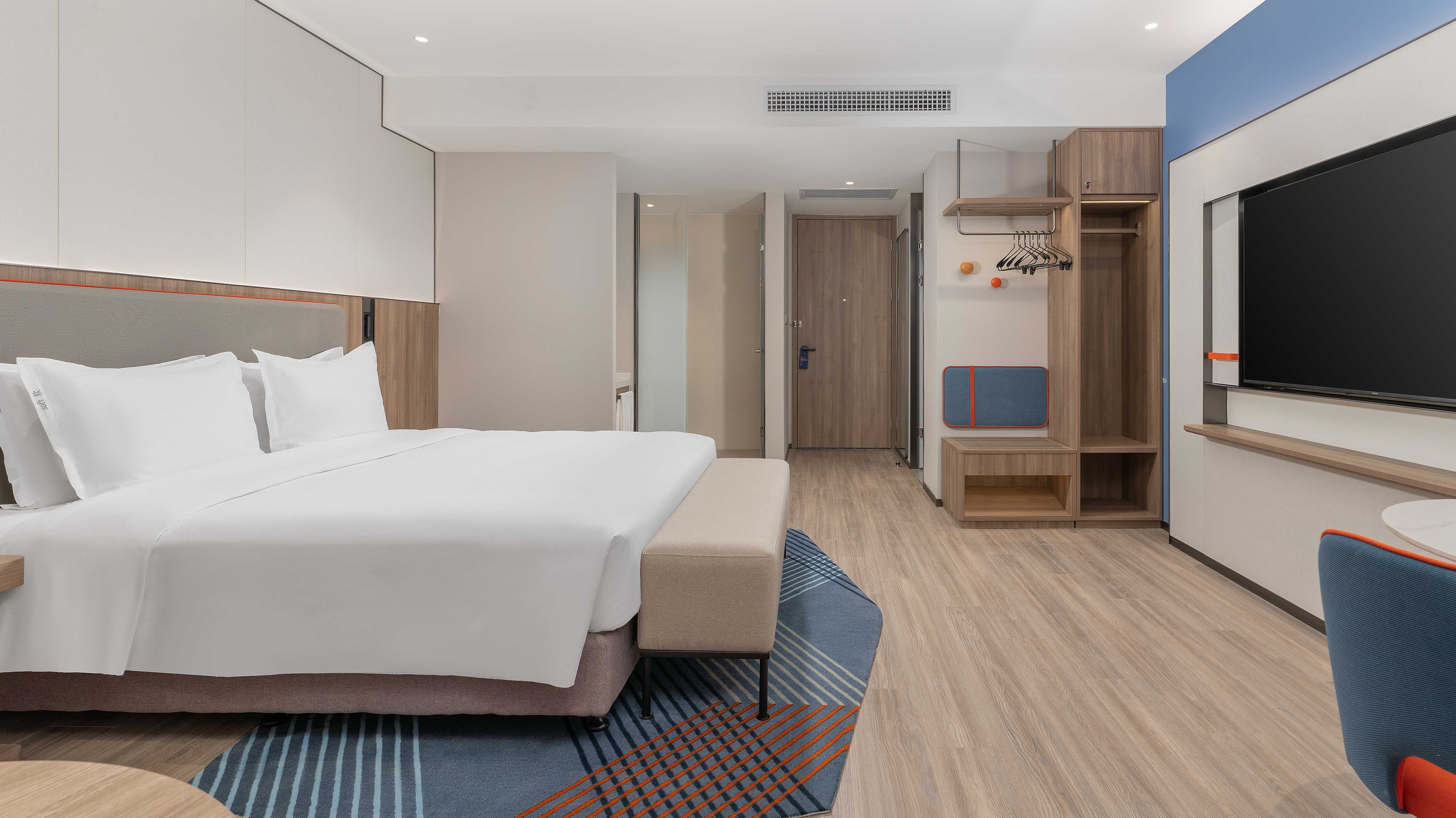 Standard, King Bed, Extra Floor Space
