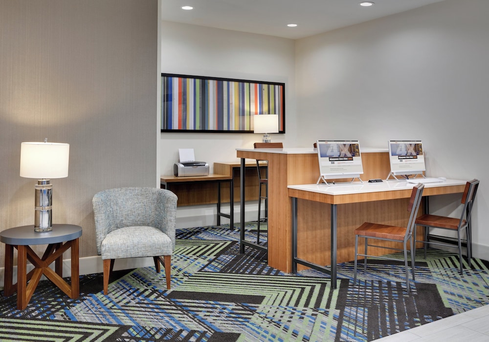 Holiday Inn Express Hotel & Suites San Antonio Nw Near Seaworld 66/76