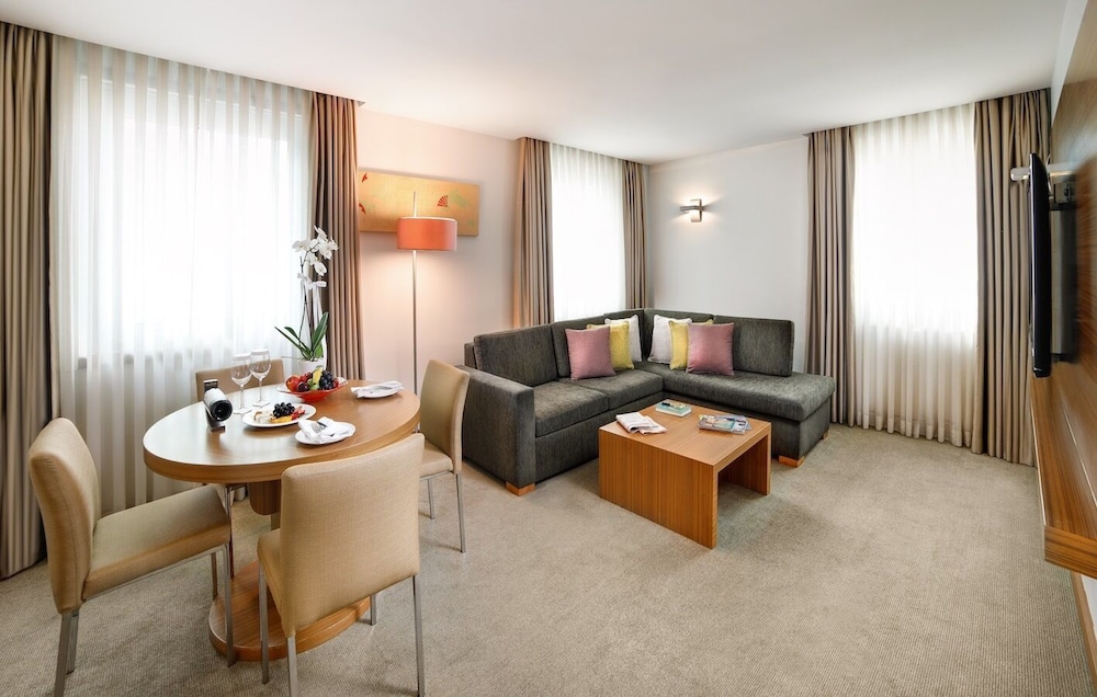 Divan Istanbul City 37/54