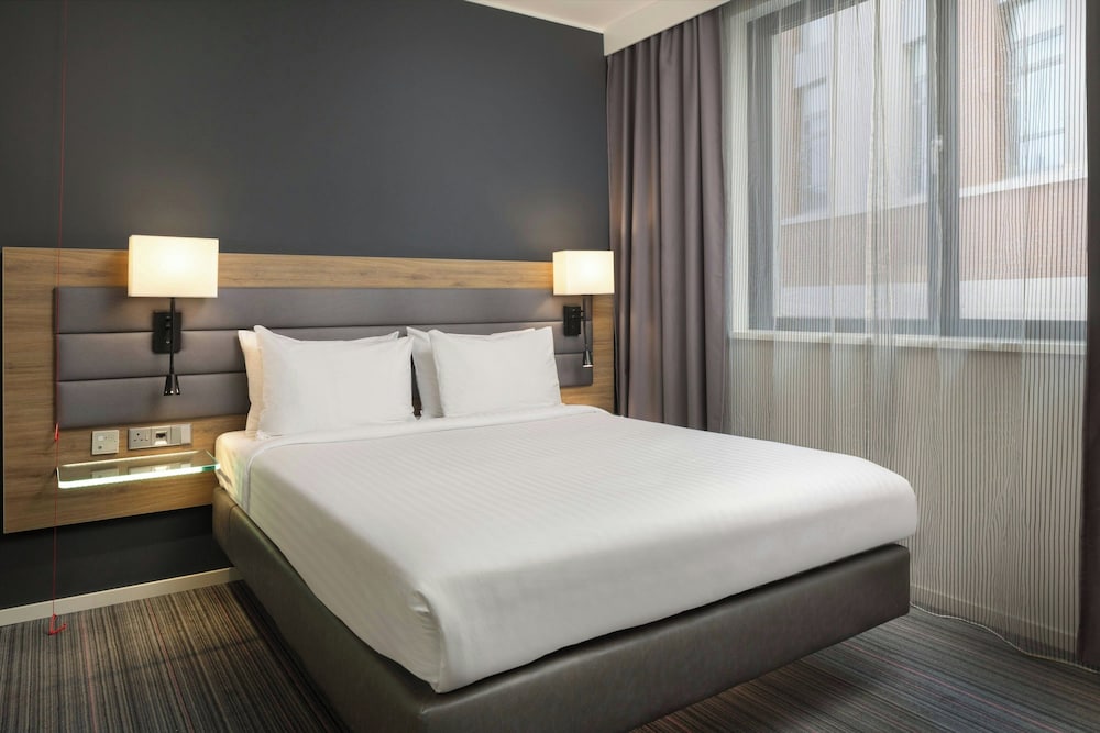 Room at Moxy Glasgow Merchant City, GLASGOW