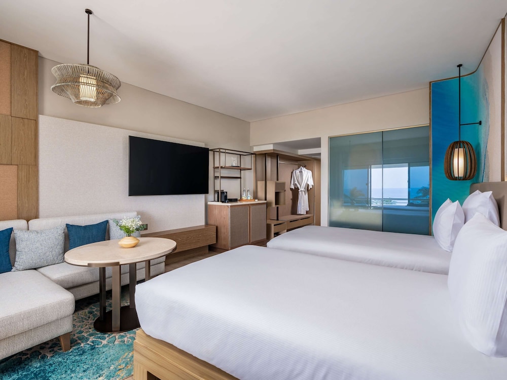 DELUXE, 2 DOUBLE BEDS, SEA VIEW