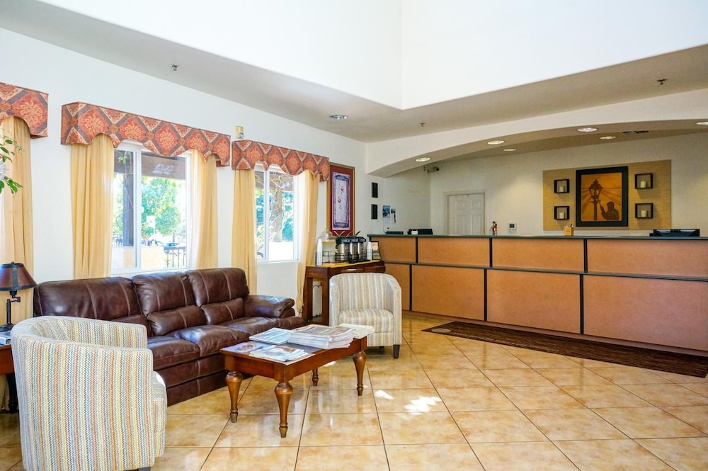 Lamplighter Inn Suites 14/46