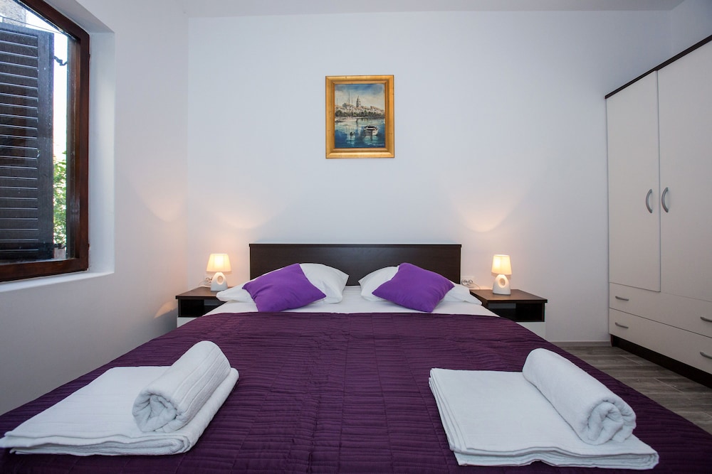 APARTMENTS VILLA ROZA 10/67
