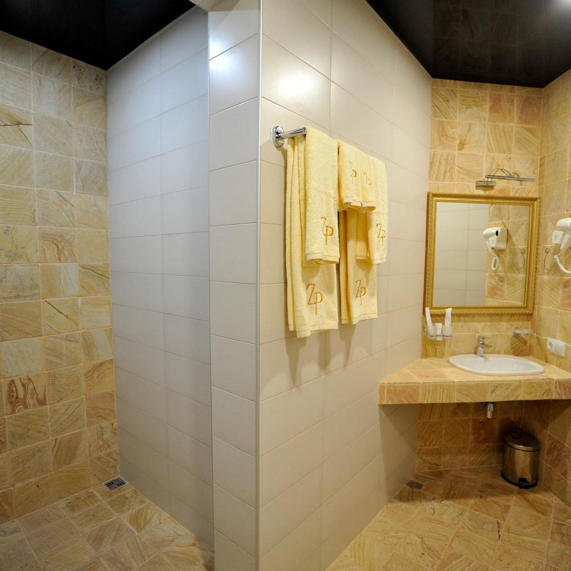 ZP HOTEL 45/45