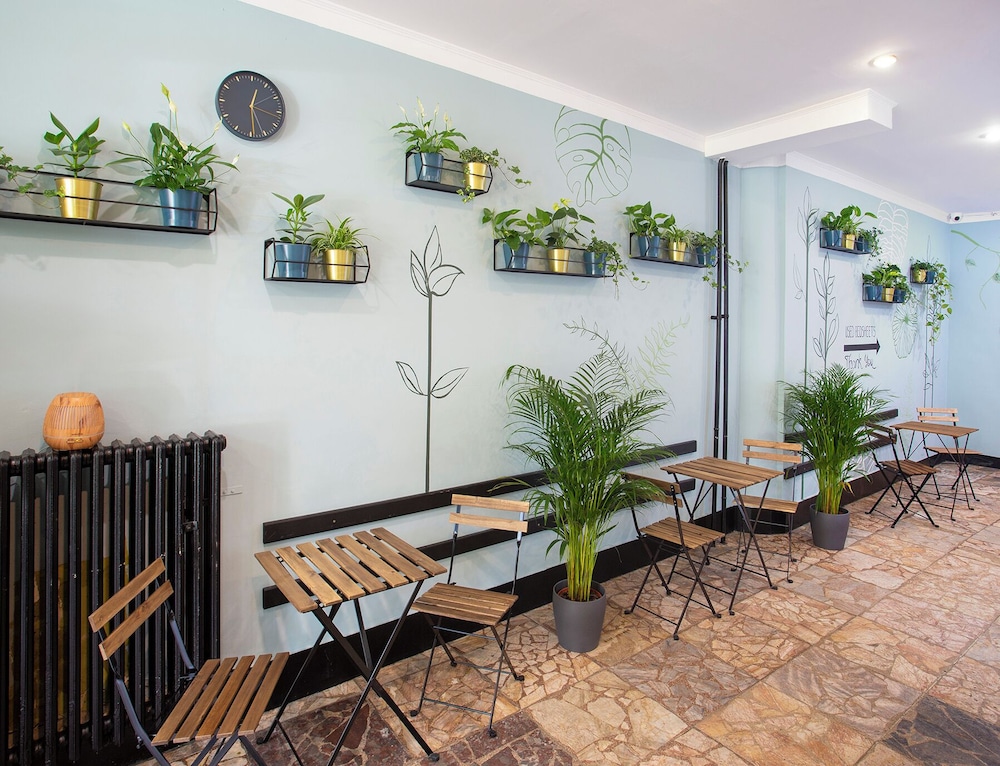 Patio Hostel 25/50