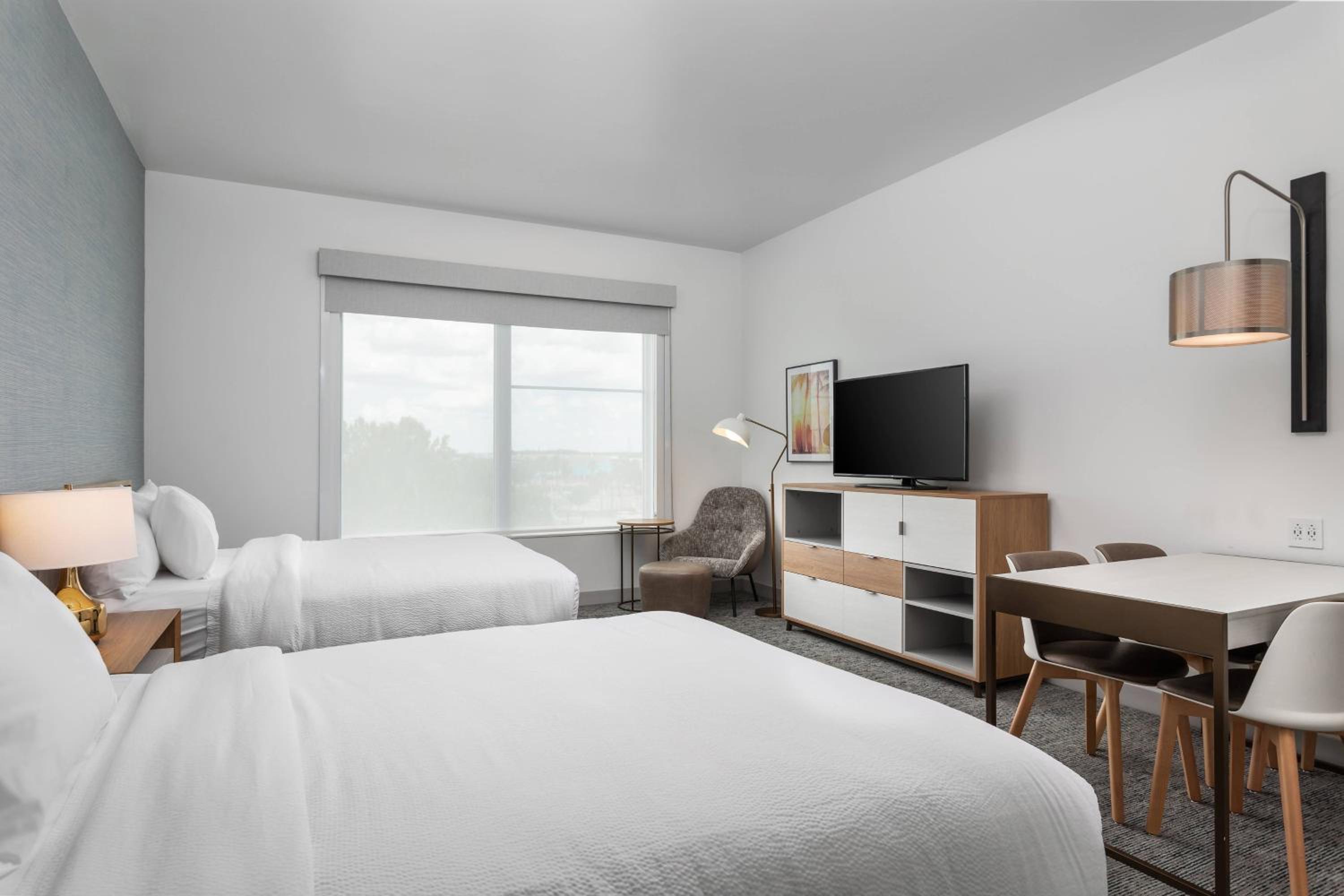 Studio, 2 Queen Beds, Bathtub, Accessible