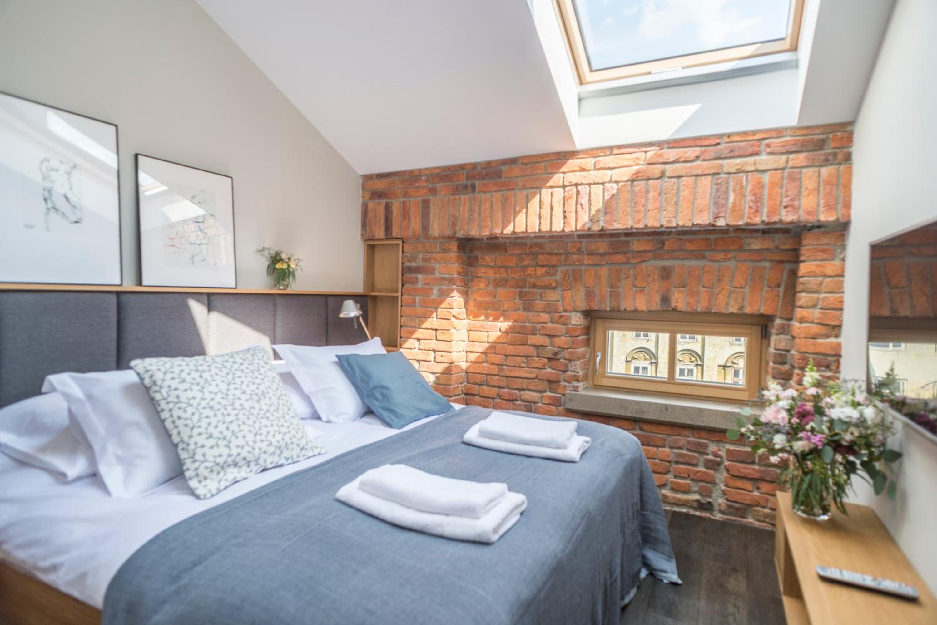 2 Bedrooms, Skylight, Superior, Apartment
