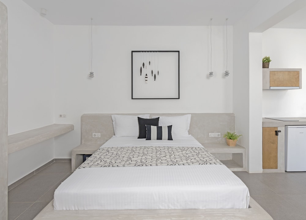 Anatoli Luxury Studios & Suites 15/50