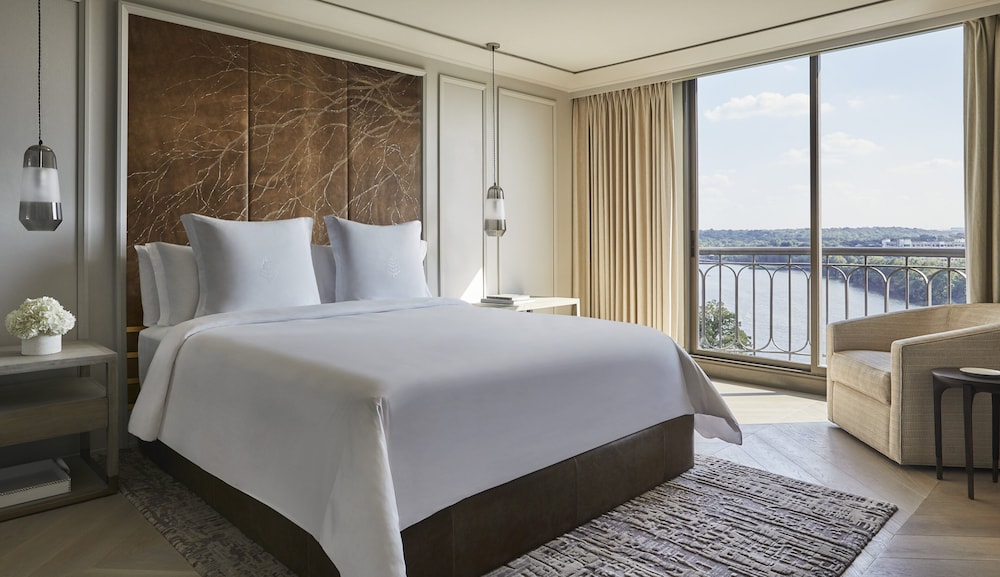 Four Seasons Hotel Austin 7/35