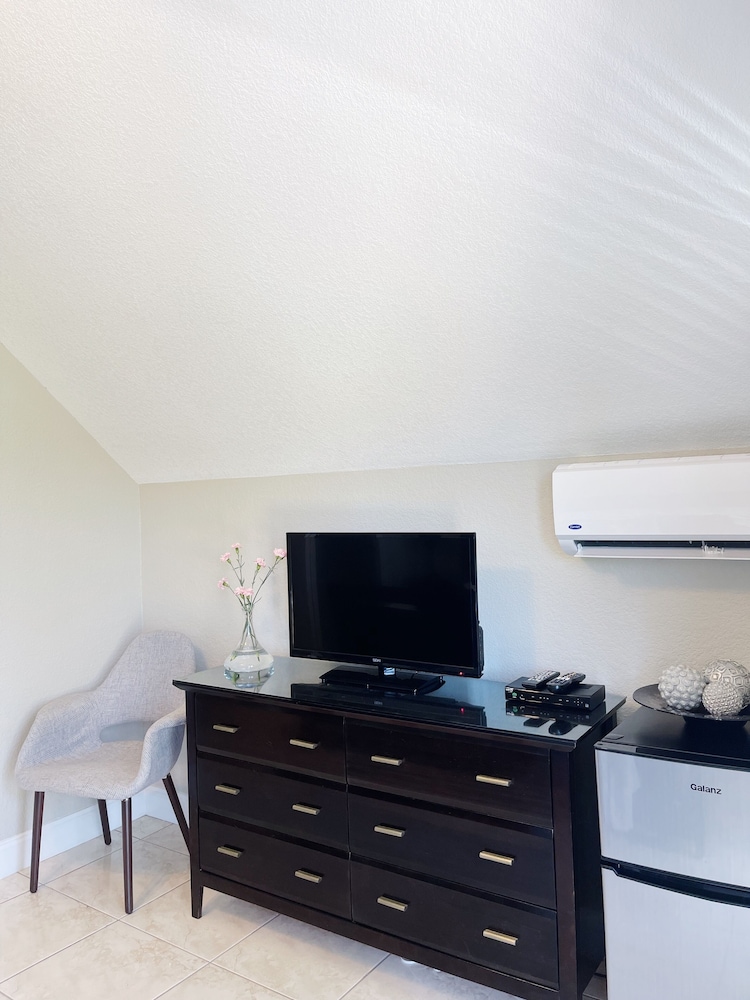 Shangri-La Bed & Breakfast 35/50
